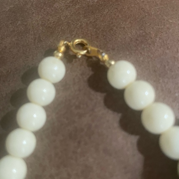 Beaded necklace with heart pendant - Picture 3 of 3